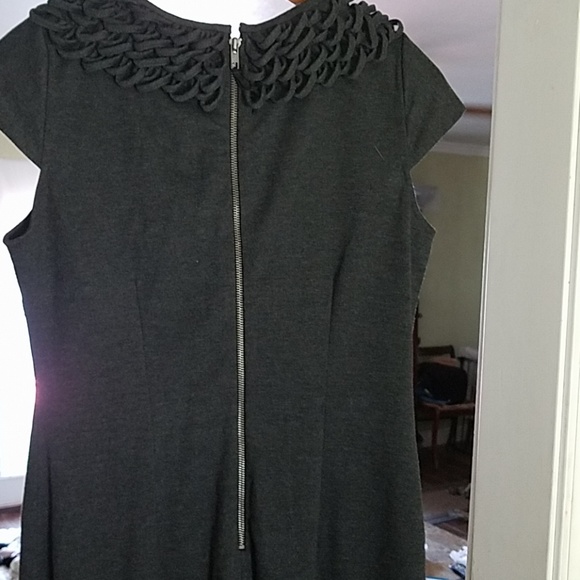 Lovely dress - Picture 3 of 6